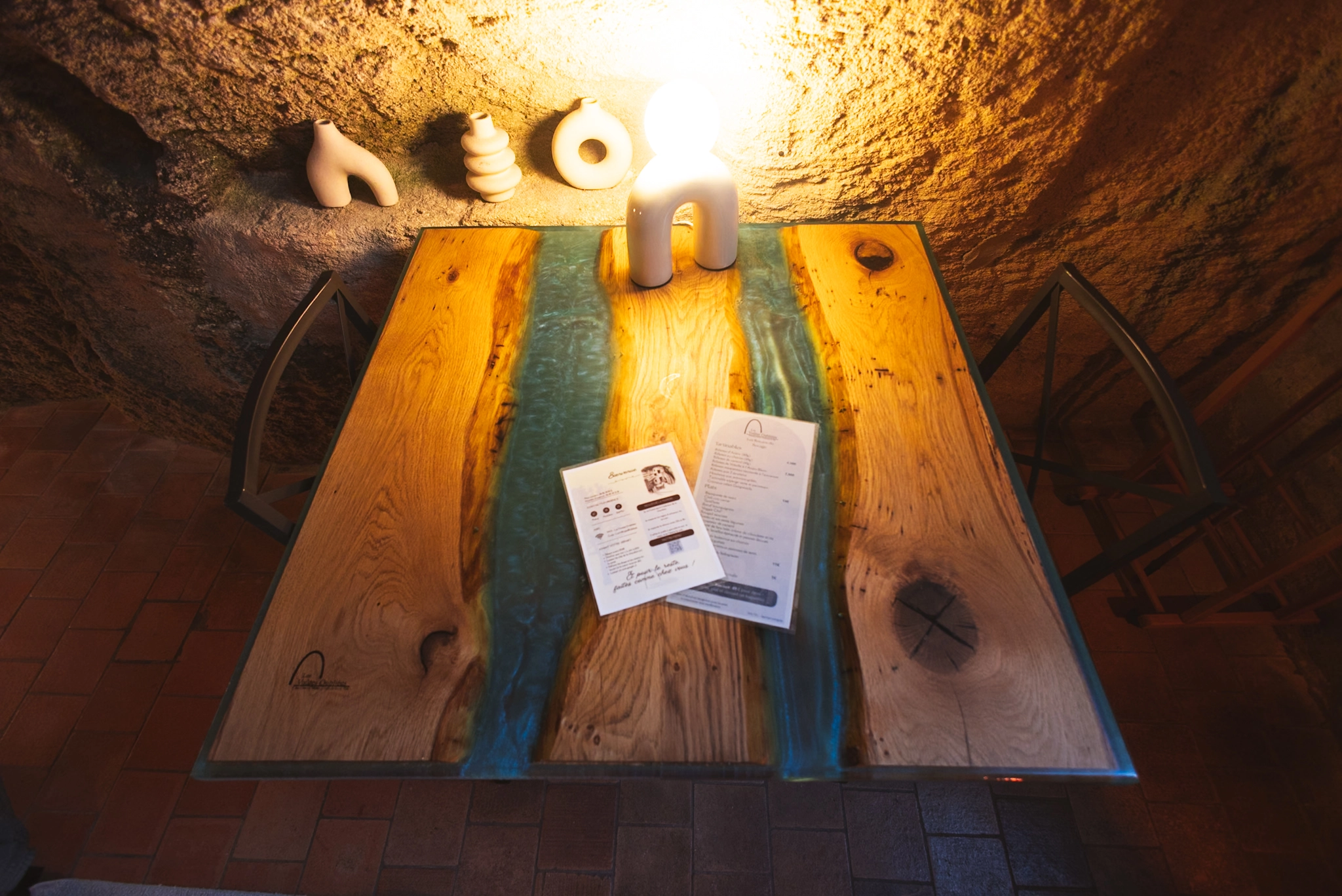 Table faite maison résine et bois 